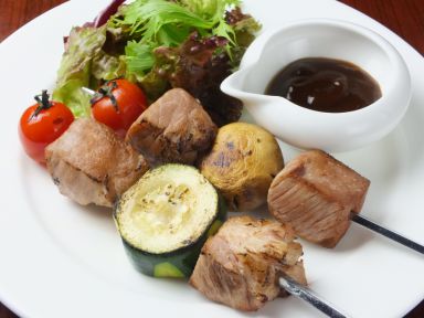 ◇イベリコ豚と季節野菜のピンチート(串焼き)